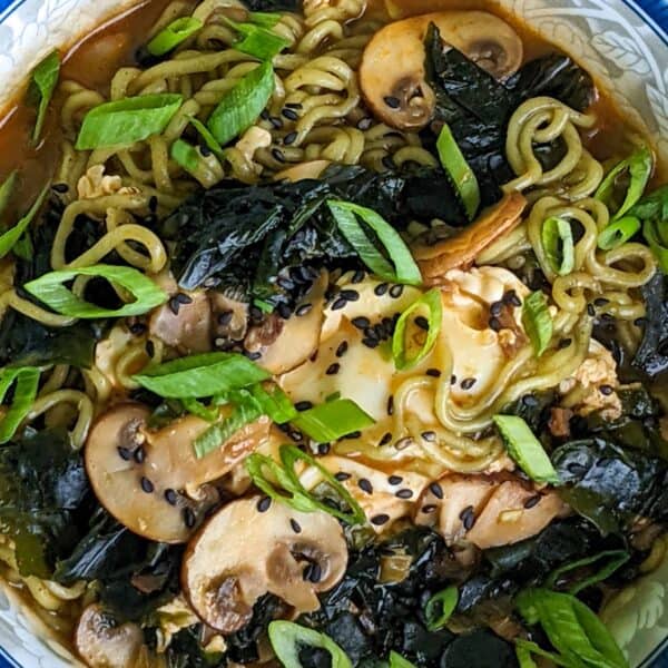 Seaweed Ramyun with Egg, Gochujang, and Mushrooms - Just Maika Cooking