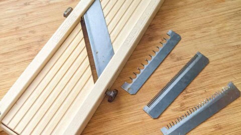 Japanese mandoline with blades