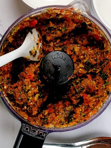 kitchenaid food processor with blended red bell pepper aromatic paste aka ata gige.