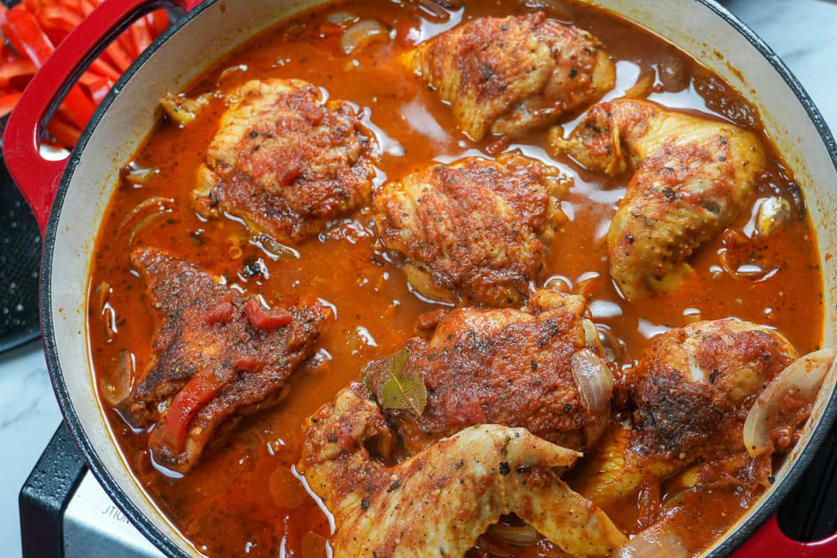 simmer chicken in mexican style tomato gravy.