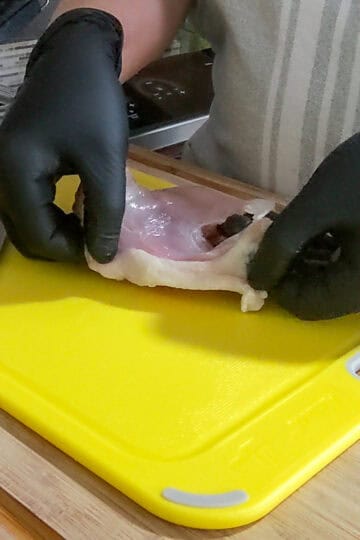 showing a fat line on the side of chicken thigh.