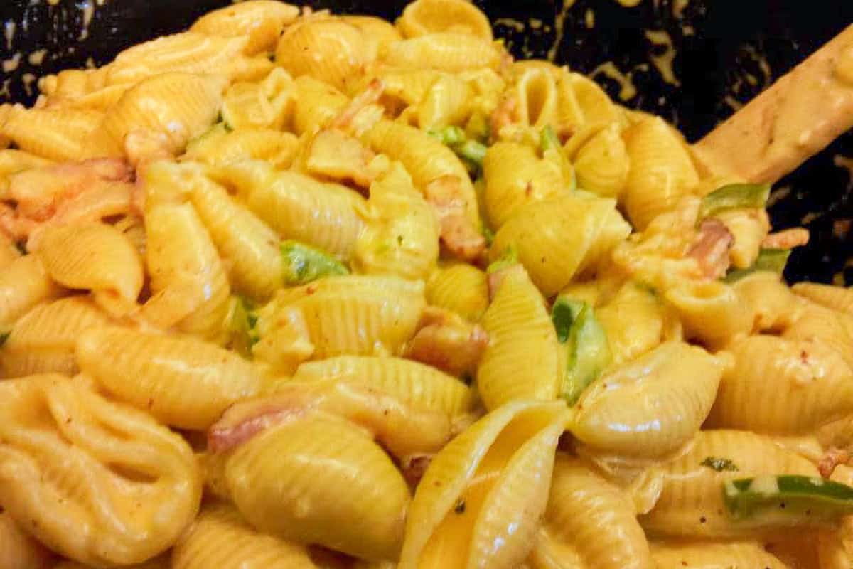 Creamy Bacon Jalapeño Mac and Cheese with cheddar and bacon.